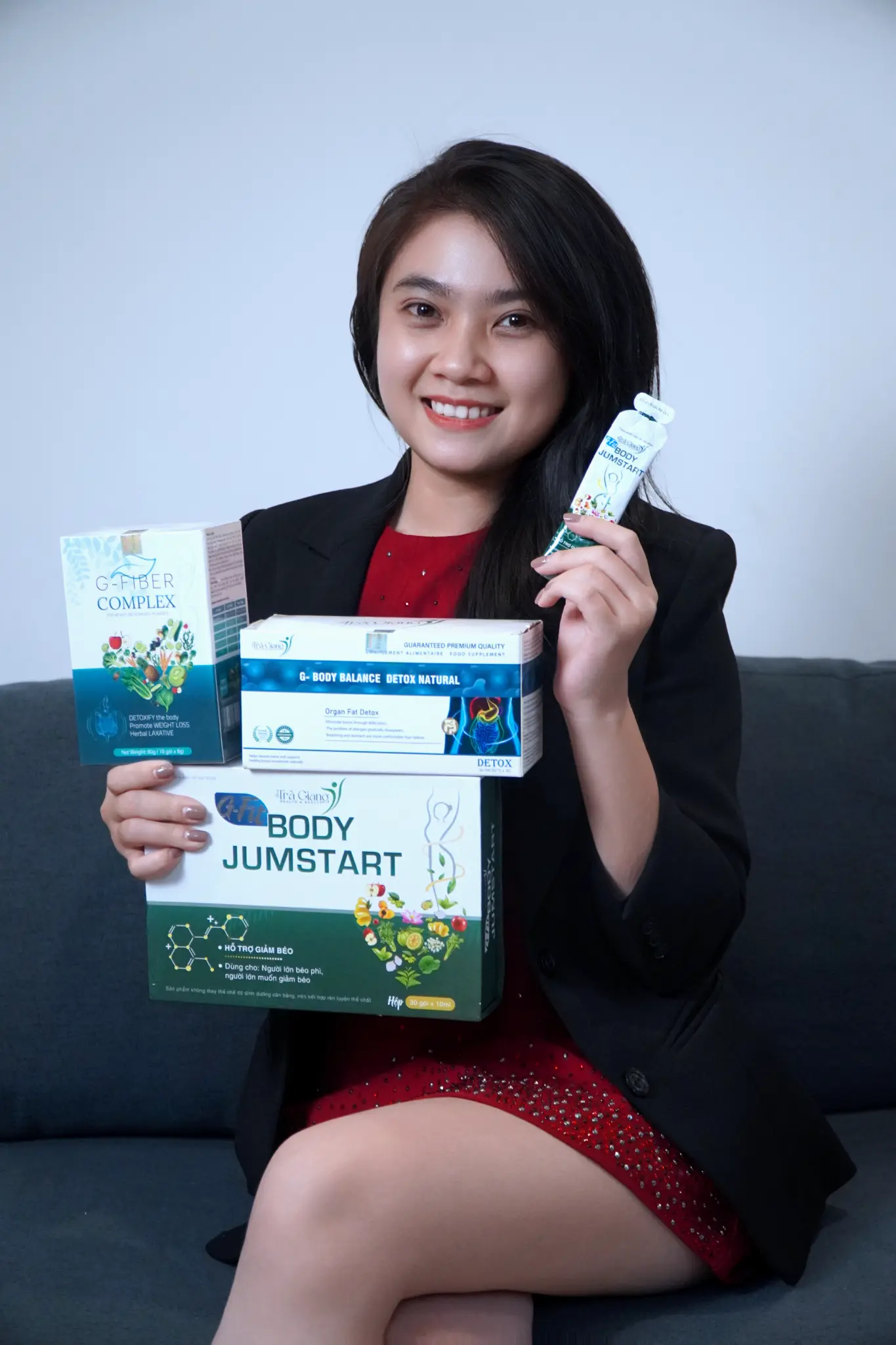 Nhân viên Noli Sales với sản phẩm
